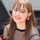 内田理央、ウエストチラリのオフショルトップスで美スタイル公開「デコルテが綺麗」「美しすぎる」の声
