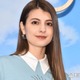 マギー、リゾートでの美脚際立つミニスカ姿公開「女神降臨」「何頭身？」の声