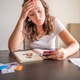 なぜ貯金が貯まらない？独身40代、A子さんの場合はリボ払いで買い物を……