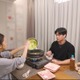 板野友美、夫・高橋奎二選手＆娘との家族団らん初公開 深夜2時まで美容に取り組む姿も【エイジレスボーイズ】