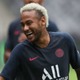 ネイマール、PSG監督に押し倒される！話題の「謎シーン」がこれ
