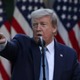 自身のゴルフリゾートで大量の一時解雇　トランプ大統領はここから経済活動再開目指す！