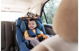 車を運転していると…子どもの予想外な行動に「想像力が果てしない」「可愛い」