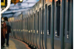 逆方向の電車に乗って“見知らぬ無人駅”に…携帯の充電は切れかけ、終電も行ってしまった！？…→大ピンチの中、見知らぬ人の優しさに救われた！