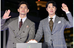 東方神起、初の点灯式に興奮 デビュー20周年控え思い語る「これから2人が照らしていきたい」