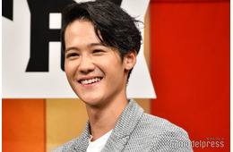 葉山奨之、赤ちゃんを抱く最新ショット公開「素敵なパパの顔」「絶対優しいお父さん」の声