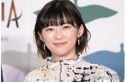 伊藤沙莉「虎に翼」共演者の再会2ショットに嫉妬？「反応が可愛すぎ」「落ち着いて」の声