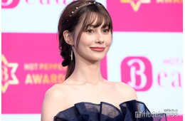 ダレノガレ明美、オーバーサイズジャケットからスラリ美脚披露「ギリギリラインがセクシー」「神スタイル」の声