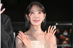 堀未央奈、美デコルテ大胆開放 ベアトップ姿に「リアル女神」「眩しい」の声