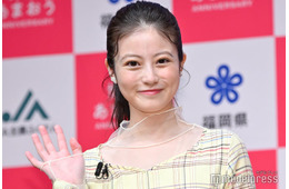 今田美桜、美肩ライン輝く肌見せワンピ姿「ツヤがすごい」「女神」と反響