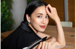 藤井夏恋、オン眉＆顔面ピアス風ショットで雰囲気ガラリ「XGにいそう」の声に「夫にも言われました」