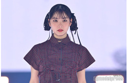Girls2菱田未渚美、ラインストーン×囲み目メイクが新鮮【GirlsAward 2025SS】