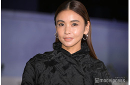 滝沢眞規子、豪邸で存在感を放つ枝物＆愛犬用サラダバー公開「規模が違う」「植物も伸び伸びできそう」の声