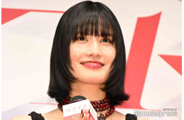 橋本愛、胸元空きミニ丈ワンピ姿披露 学生時代やりたかったこととは「先生ともっとやりあえた」【リライト】