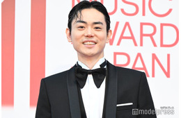 菅田将暉、タキシード姿で颯爽とレカペ締めくくり 国際音楽賞第1回目の司会に意気込みも【MUSIC AWARDS JAPAN】