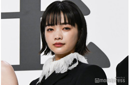 見上愛、奇抜ヘアで雰囲気ガラリ「似合うのすごい」「ギャル感爆発」と反響