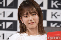 川口葵、美谷間際立つ夏コーデ披露「ボンビーガール」で上京から5年を振り返る