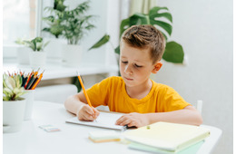 「アラフォーで東大に合格した男」の子供時代。リアルな成績表と親の教育方針とは
