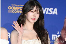 IVEウォニョン、美脚＆デコルテ輝く ミニ丈衣装姿に「圧巻のスタイル」「お人形さんみたい」の声