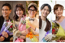 トラジャ松倉海斗、Hey! Say! JUMP伊野尾慧と熱い抱擁「パラレル夫婦」野村康太・齊藤なぎさら笑顔でクランクアップ