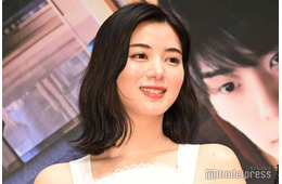 池田エライザ、制服姿で美脚輝く「違和感ない」「似合う」と絶賛の声