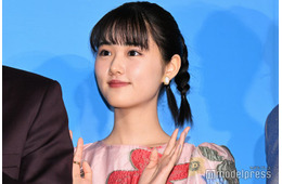 原菜乃華、花柄ドレスで美背中大胆披露「プリンセスすぎる」「儚い」と絶賛の声