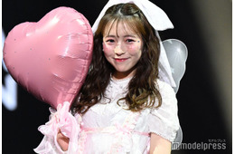 CUTIE STREET梅田みゆ、頬のキラキラメイクが可愛い ピンクコーデで魅了【オキコレ2025】