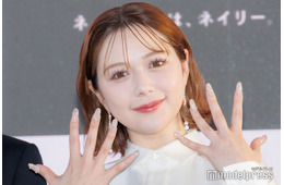 村重杏奈、SEXYスリットから美脚スラリ「大胆でかっこいい」「大人っぽい」と反響