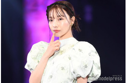 村瀬紗英、素肌輝くキャミワンピ姿「透明感すごい」「涼しげで美しい」の声