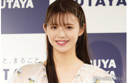 鈴木ゆうか、オーバーTシャツから美脚スラリ「驚異のスタイル」「脚長すぎ」の声