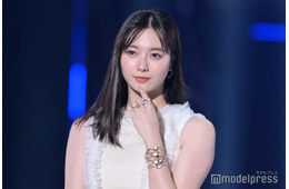 新川優愛、透け素材で美スタイル披露「上品で素敵」「美しすぎる」と反響
