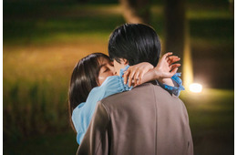 【海老だって鯛が釣りたい 第1話】海老子（田辺桃子）、鯛島（桜田通）に勢いでキス・水沼（中川大輔）とベッドで朝迎える