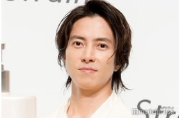 山下智久、上裸でサウナハット着用の肉体美ショット公開「体が彫刻みたい」「色気が溢れすぎて悶絶」の声