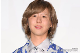 ミセス藤澤涼架、ディズニーパレード衣装姿の全身ショット公開「さすがの着こなし」「細部までデザイン凝ってて素敵」の声