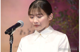 伊藤沙莉、涙で登壇「虎に翼」森田望智＆土居志央梨のスピーチに感極まる【第51回放送文化基金賞】