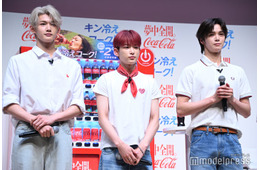 &TEAM「コカ・コーラ」取材会に全員で登壇 “胸キュン”チャレンジ3本勝負