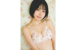 声優・礒部花凜、ビキニ姿で美谷間披露「週プレ」初表紙
