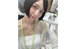芹那、シースルースカートで美脚透け「爽やかで素敵」「眩しい」の声