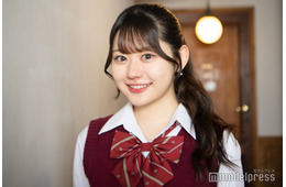 「今日好き」りんか、膝上ミニスカから美脚スラリ 韓国ショットに「いつもと雰囲気違う」「脚長すぎ」と反響