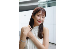 沖田愛加、チューブトップで美デコルテ披露「可愛すぎる」「スタイル良い」の声