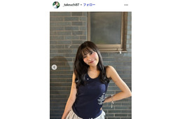 RIZINガール・竹内花、膝上ミニスカ×へそ出し衣装姿に反響続々