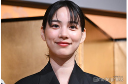 のん、素肌透けるチュール衣装でギター演奏「カッコいい」「ロックプリンセス」と反響