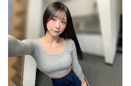 真島なおみ、大胆Vネックで美バスト強調「彼氏に近寄らせたくない女…らしいです」