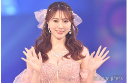 西武・平沼翔太選手の美人妻、素肌際立つベアトップ姿に反響「101匹わんちゃんコーデ可愛い」「夏っぽい」