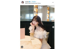 人気YouTuber・Rちゃん、美バスト際立つビキニ姿 ナイトプール満喫ショットに「スタイル抜群」「綺麗なバランス」