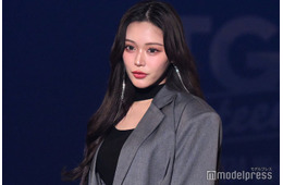 出産発表のせいせい、ビキニトップで美バスト開放「セクシー」「ウエスト引き締まってる」の声