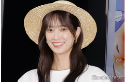 元日向坂46佐々木久美、ノースリコーデでディズニー満喫「素肌が眩しい」「可愛すぎる」の声