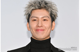 THE RAMPAGE長谷川慎、家族と初USJへ 3ショット公開「雰囲気似てる」「満喫してて可愛い」と反響