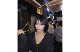 「今日好き」出演美女、Vネックミニ丈で美スタイル際立つ「抜群プロポーション」「ラインが綺麗」の声