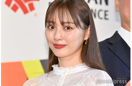 内田理央、美太もも全開川遊びショット「脚綺麗」「涼しげ」の声